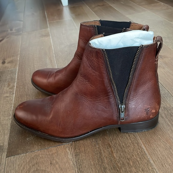 EUC Frye Carly Zip Chelsea Boots - Cognac Color - Picture 4 of 7